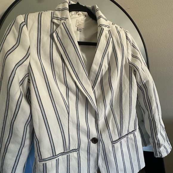 A New Day Striped Linen Blazer - Picture 3 of 6